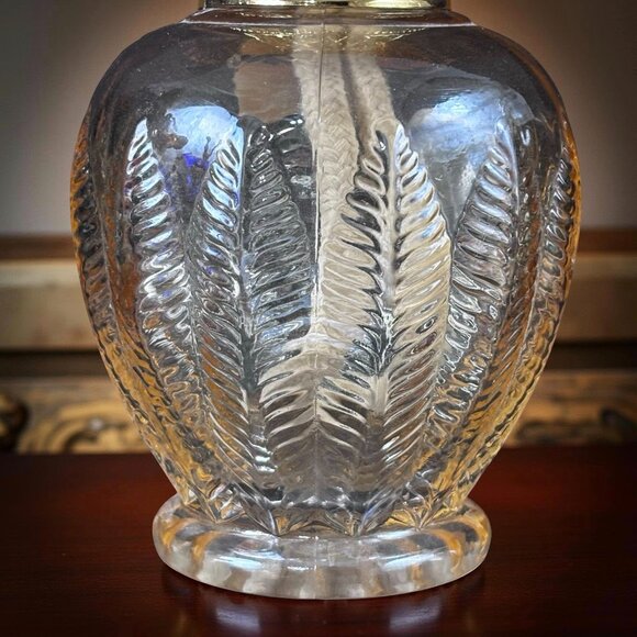 Vintage Catalytic Fragrance Lamp with Gold Crown Fern Leaf Glass Effusion Lamp - Picture 5 of 7